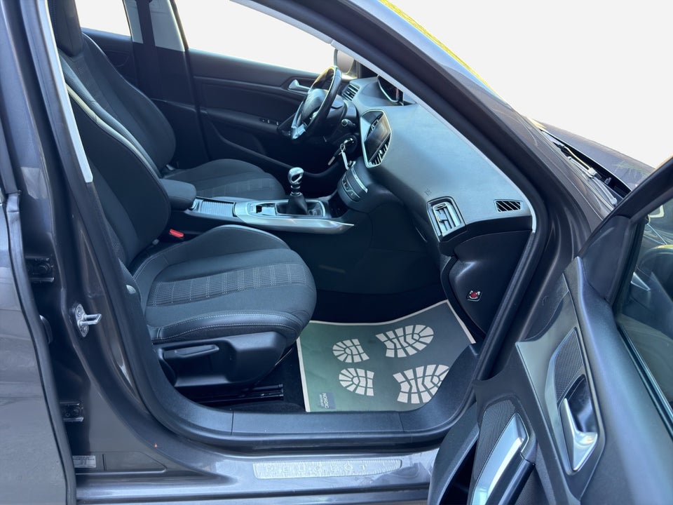 Peugeot 308 1,6 BlueHDi 120 Allure Sky SW 5d