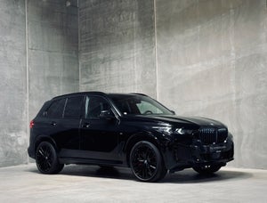 BMW X5, modelår 2025, 45,700 km
