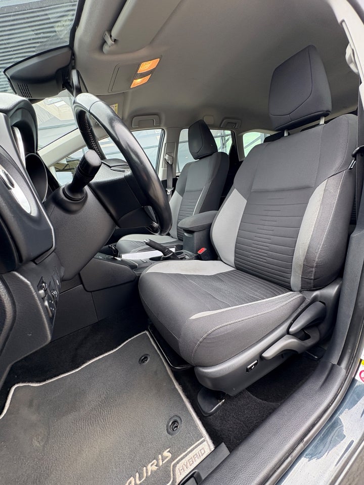 Toyota Auris 1,8 Hybrid H2 Comfort Touring Sports CVT 5d