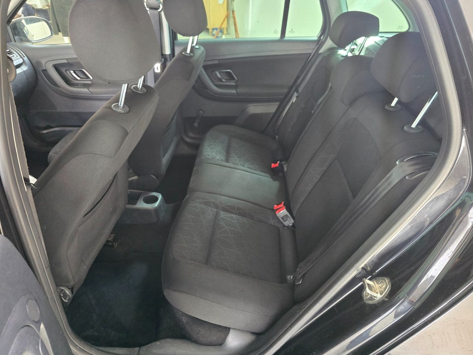 Skoda Fabia 1,6 TDi 105 Ambiente Combi 5d