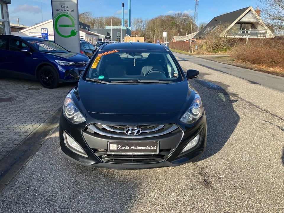 Hyundai i30 1,6 CRDi 110 Comfort CW Eco 5d