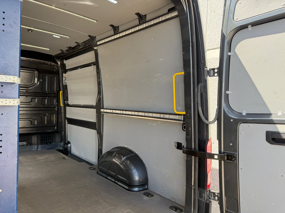 VW Crafter 35 2,0 TDi 177 Kassevogn L3H3 aut.