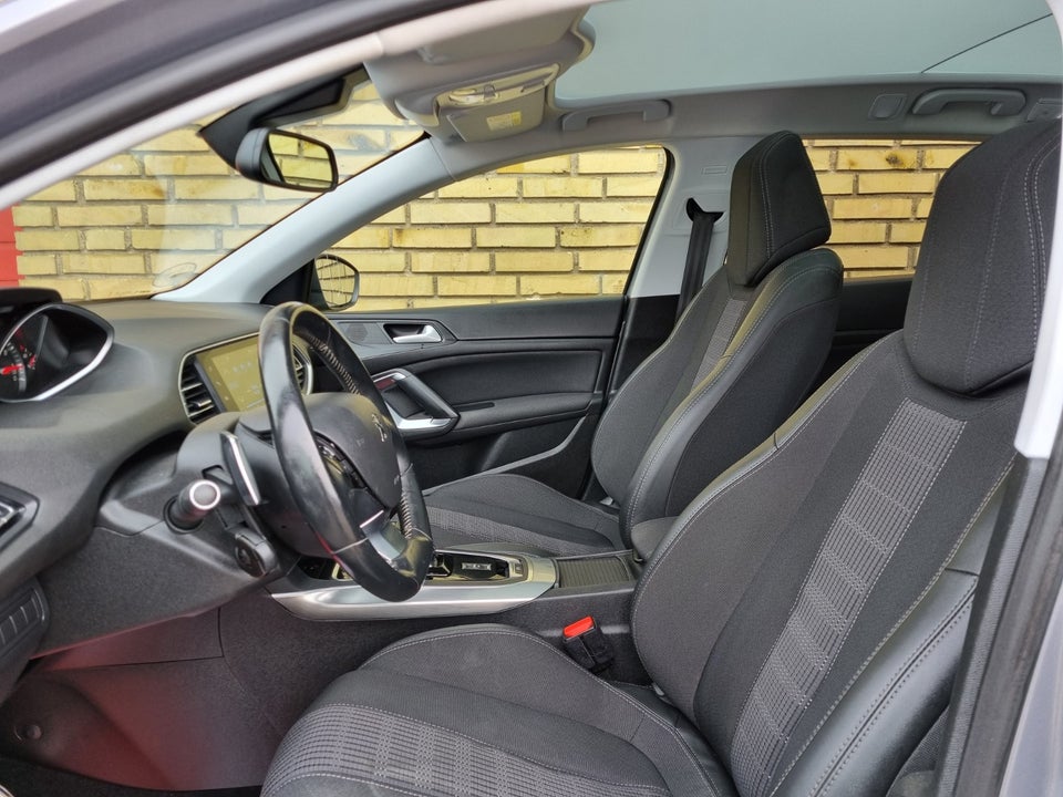 Peugeot 308 1,2 PureTech 130 Selection Sky SW EAT8 5d