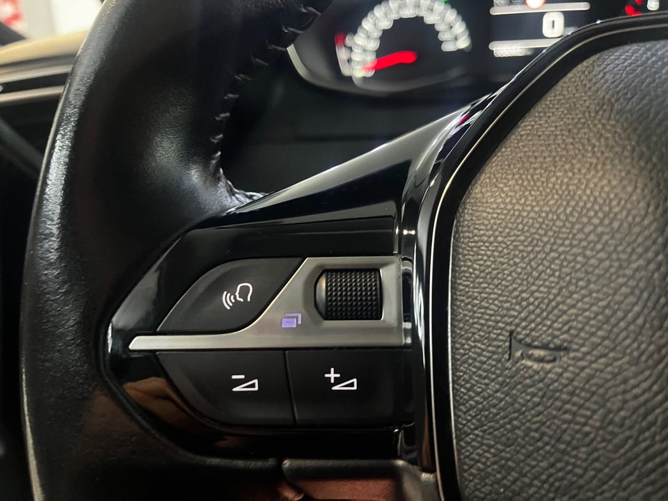 Peugeot 208 1,2 PureTech 100 Active 5d