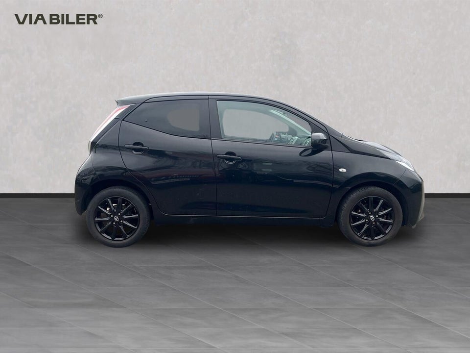 Toyota Aygo 1,0 VVT-i x-black 5d