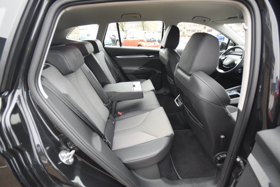 Skoda Enyaq 60 iV Loft 5d