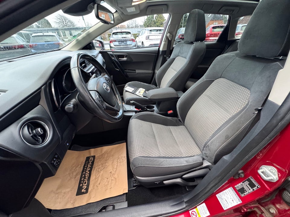 Toyota Auris 1,8 Hybrid Spirit Touring Sports CVT 5d