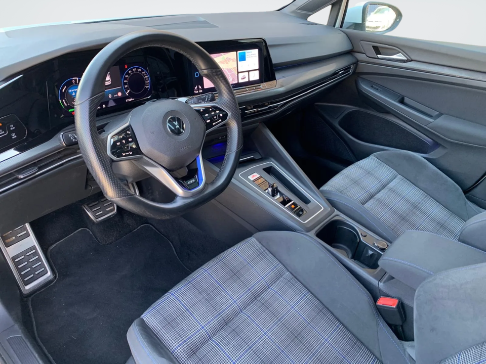 VW Golf VIII 1,4 GTE DSG 5d