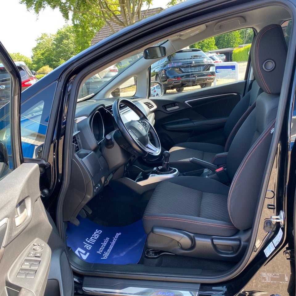 Honda Jazz 1,5 i-VTEC Dynamic 5d