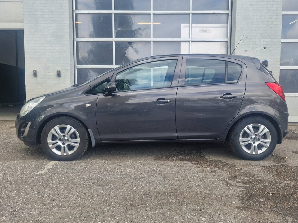 Opel Corsa 1,2 16V Cosmo aut. 5d
