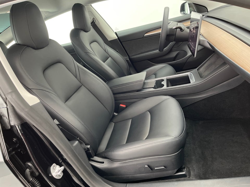 Tesla Model 3 Long Range RWD 4d