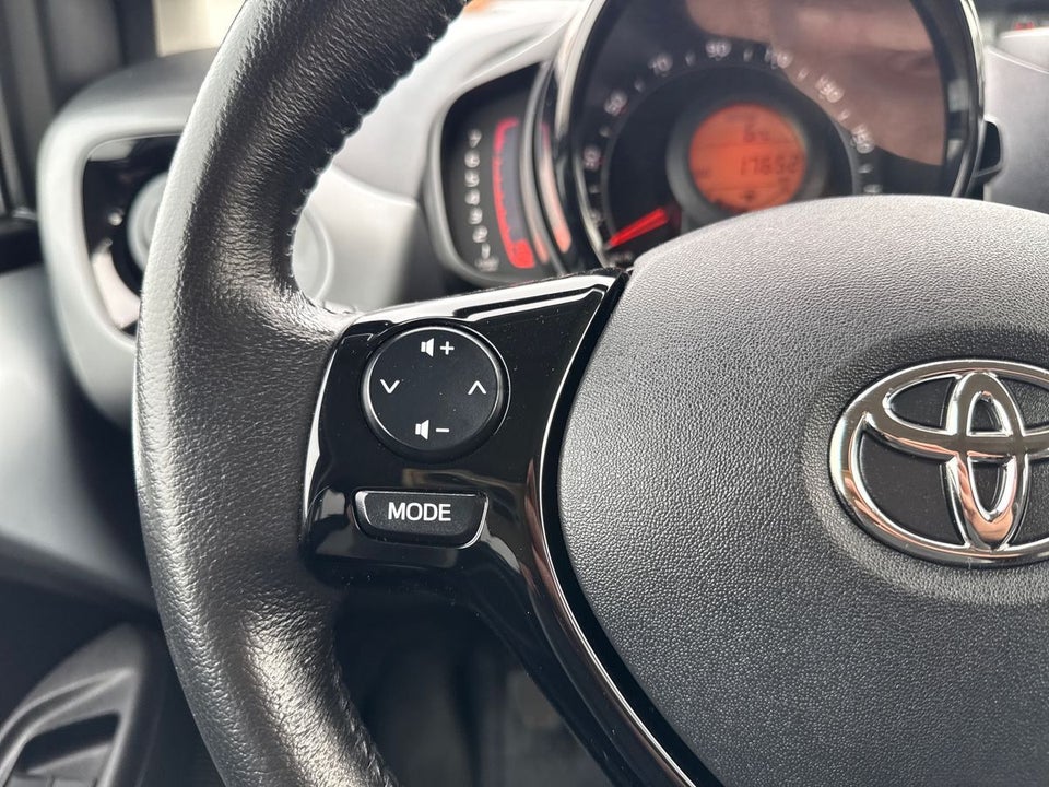 Toyota Aygo 1,0 VVT-i x-press 5d