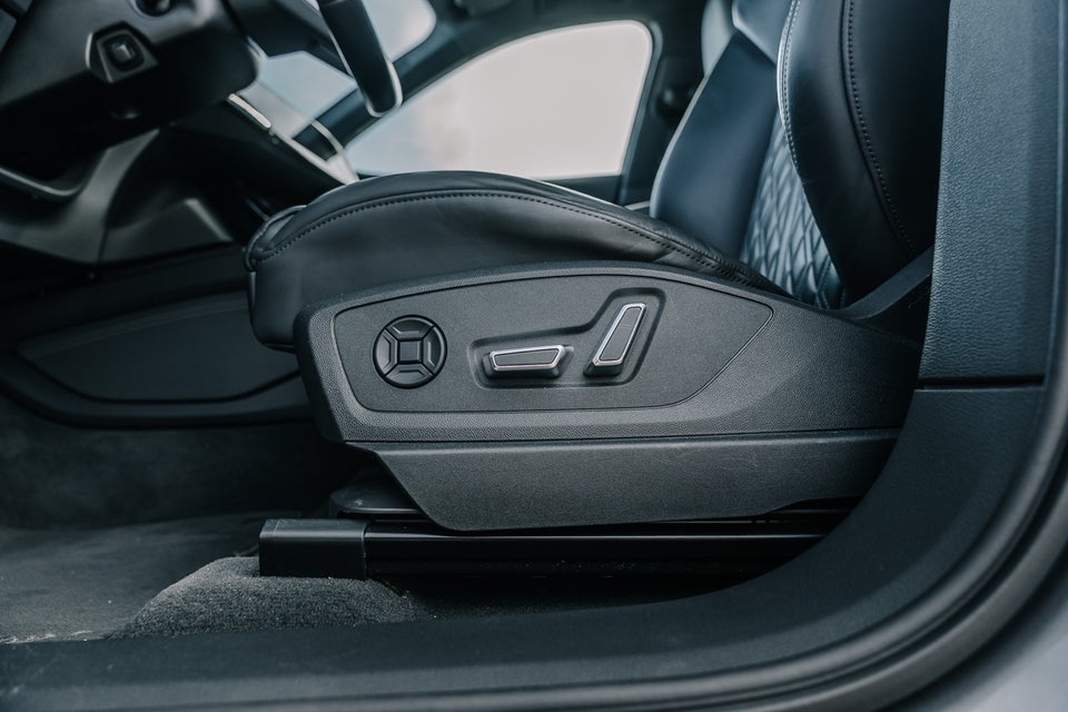 Audi e-tron 55 S-line quattro 5d