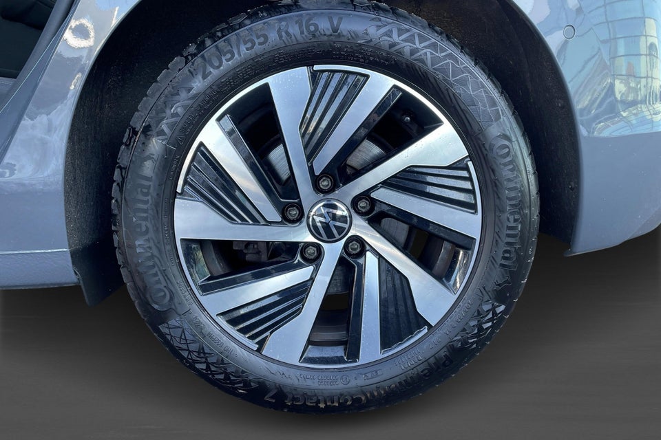 VW Golf VIII 1,4 eHybrid DSG 5d