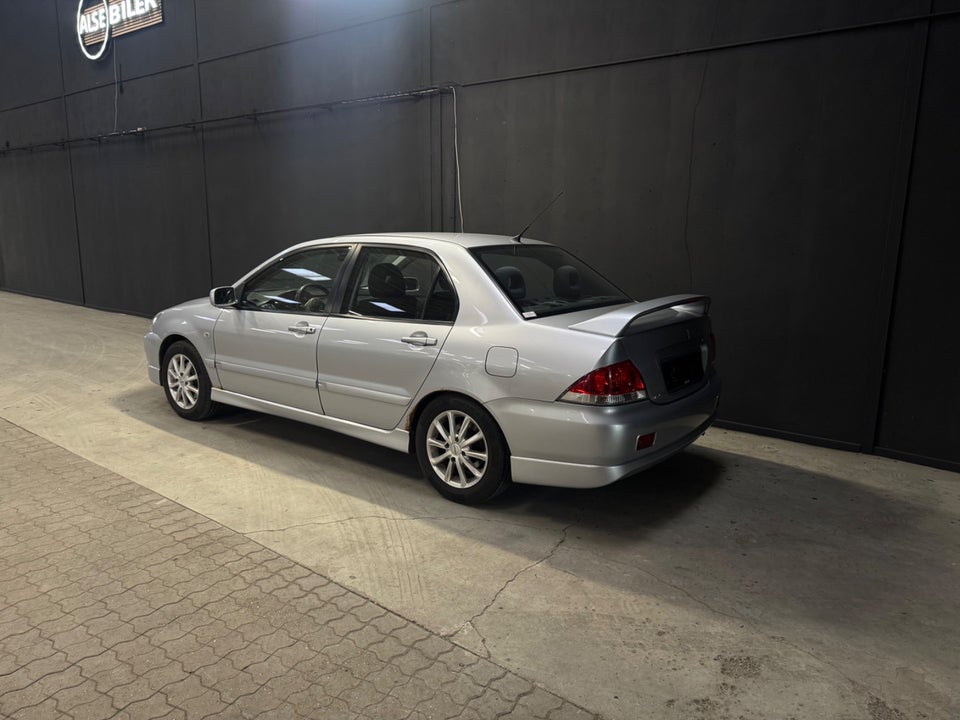 Mitsubishi Lancer 1,6 Invite 4d