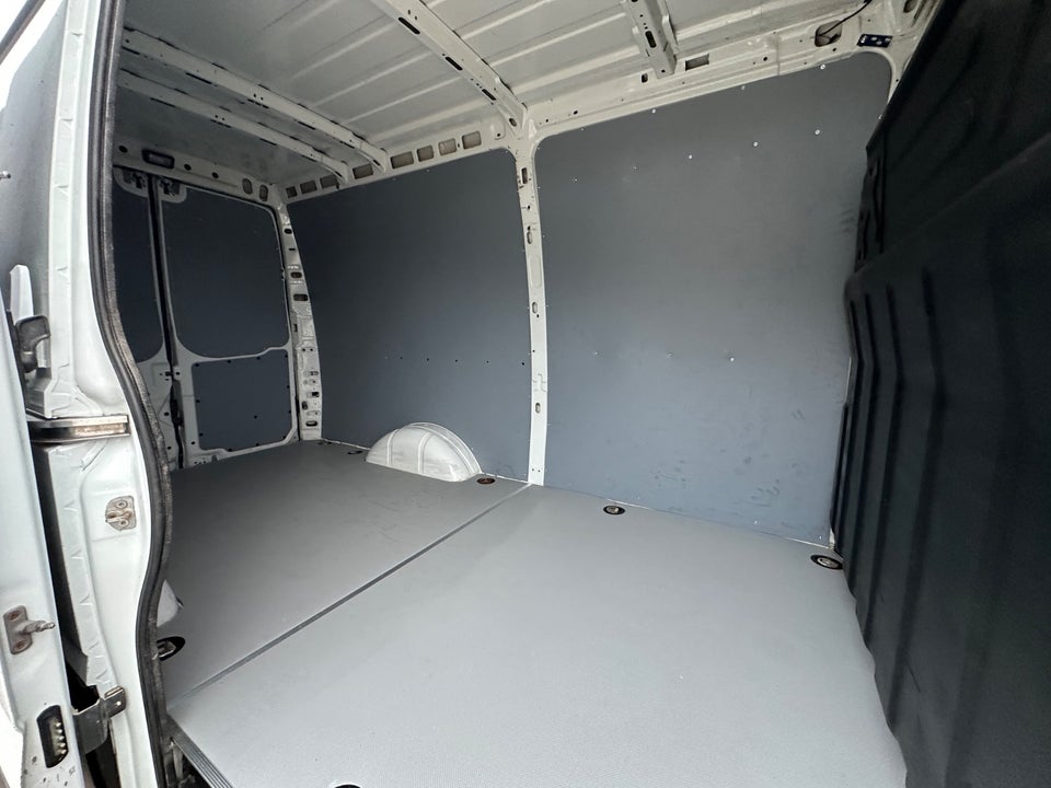 Iveco Daily 2,3 35C12 12m³ Van AG8