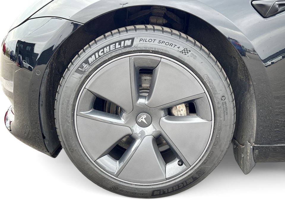 Tesla Model 3 Long Range AWD 4d