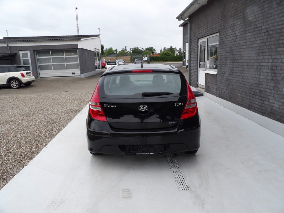 Hyundai i30 1,4 Classic Cool 5d