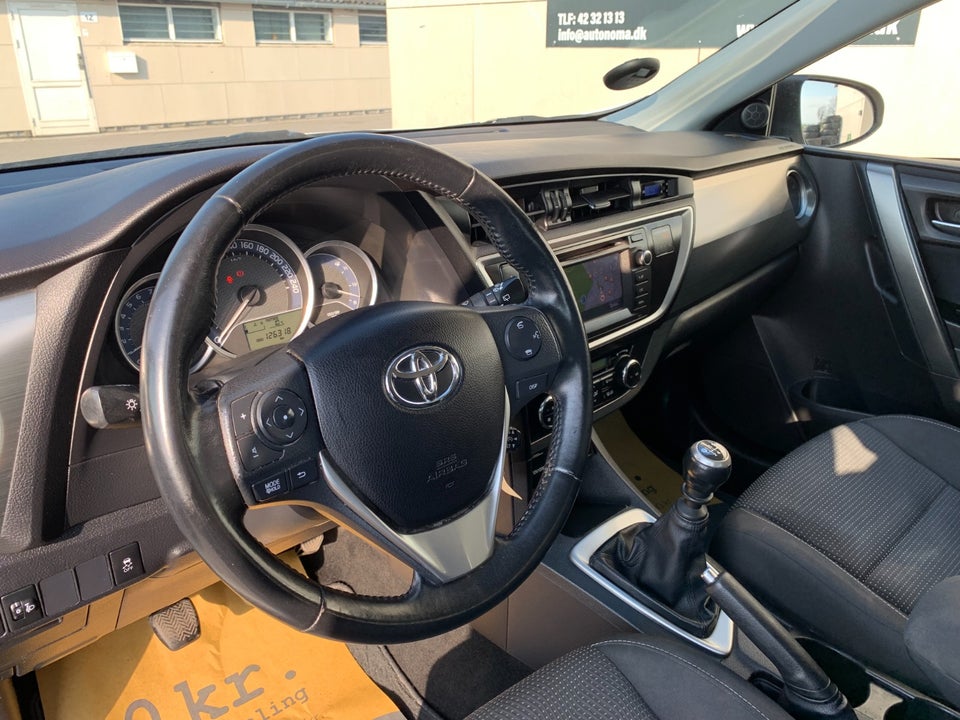 Toyota Auris 1,6 T2+ 5d