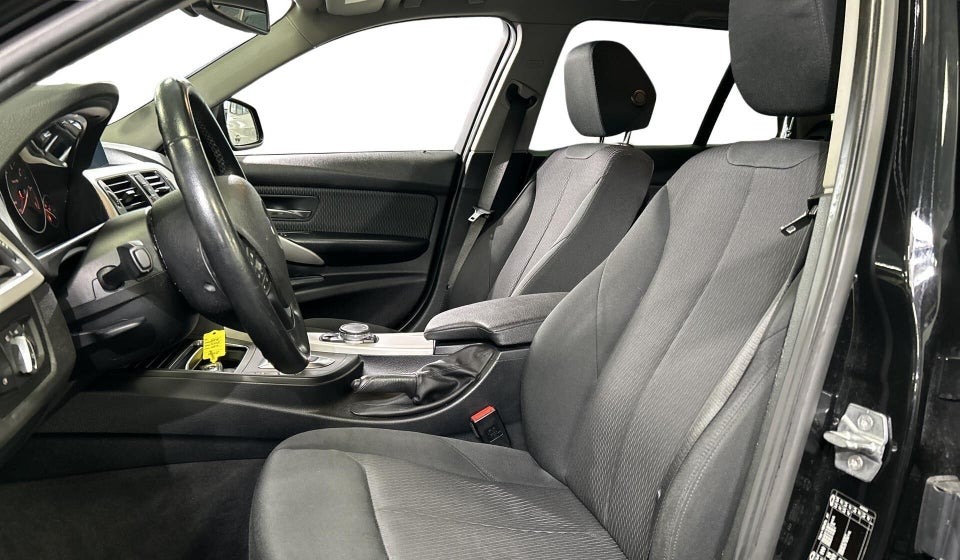 BMW 320d 2,0 Touring 5d