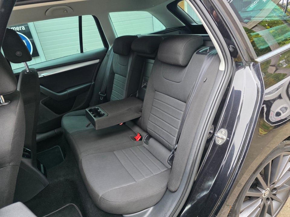Skoda Octavia 1,6 TDi 110 Style Combi DSG 5d