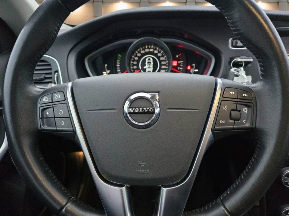 Volvo V40 2,0 D2 120 Momentum 5d
