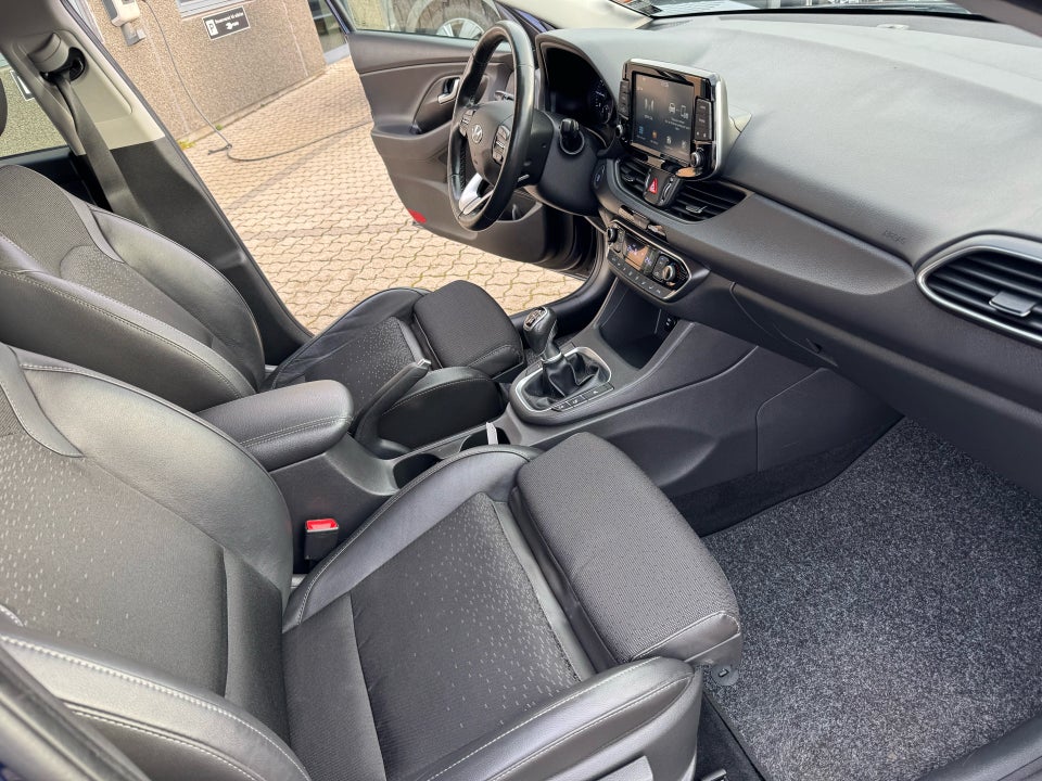 Hyundai i30 1,0 T-GDi Premium stc. 5d