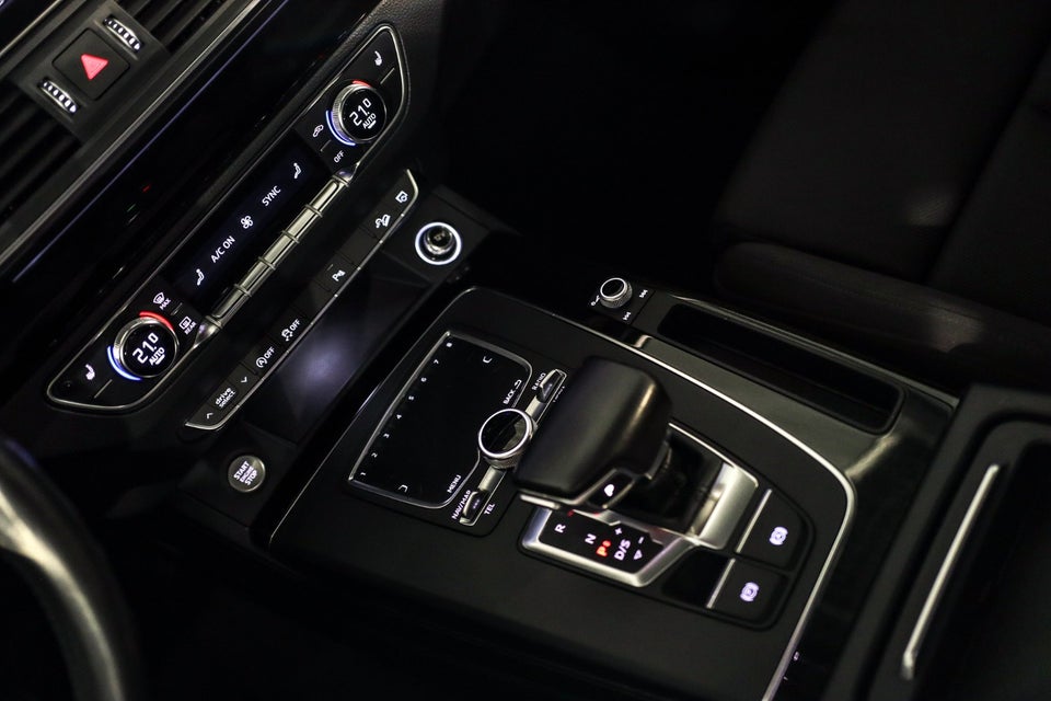 Audi Q5 40 TDi Sport quattro S-tr. 5d