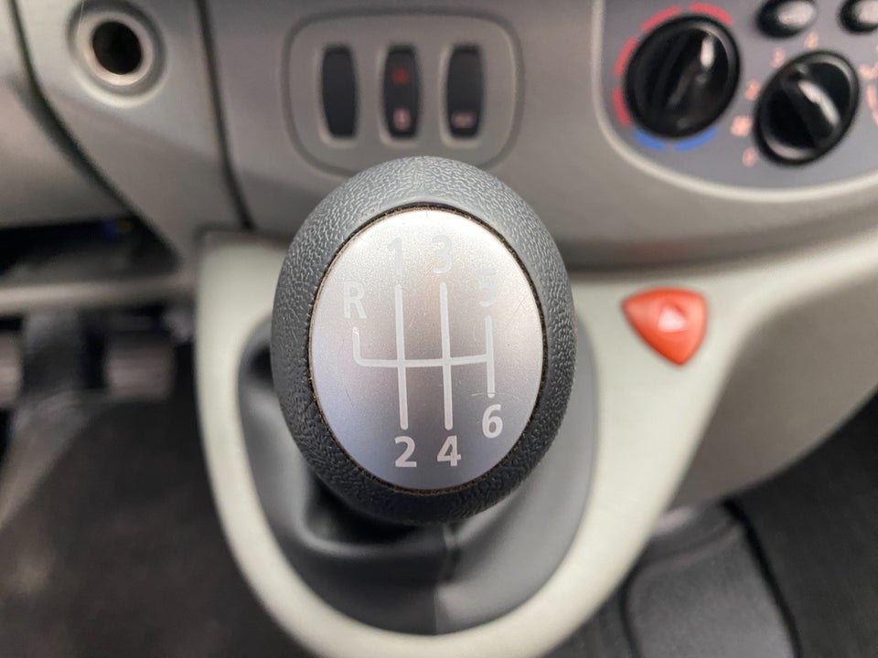 Renault Trafic T27 2,0 dCi 115 L1H1 Kombi 4d