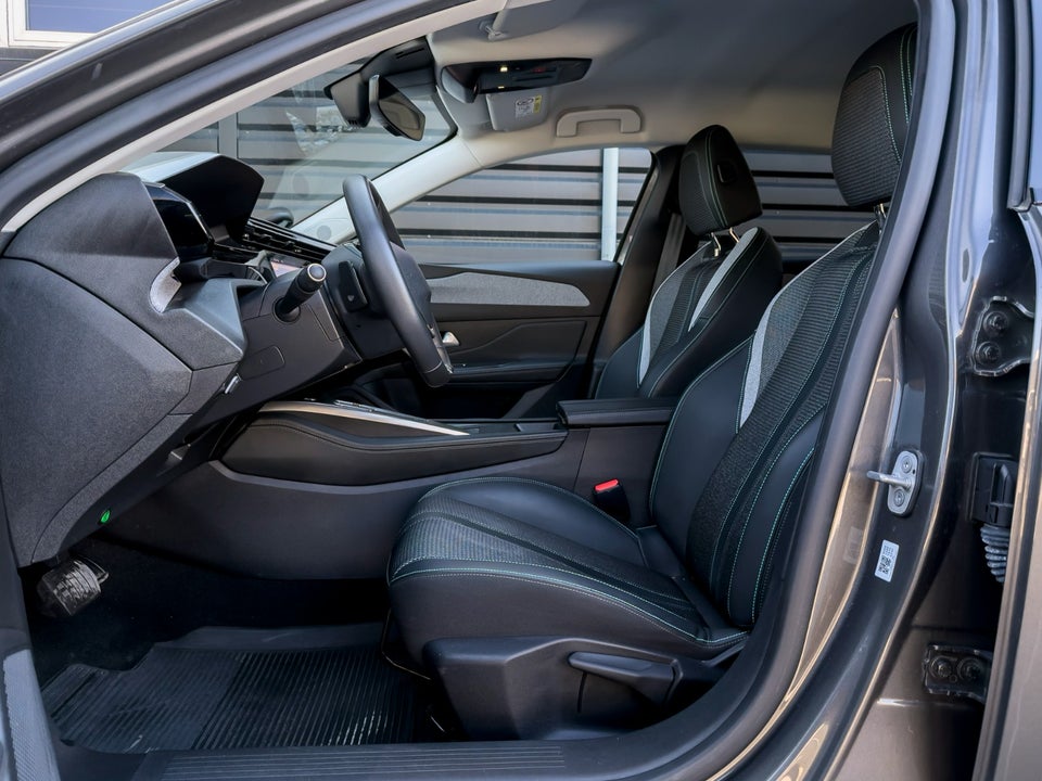 Peugeot 308 1,6 Hybrid First Selection+ EAT8 5d