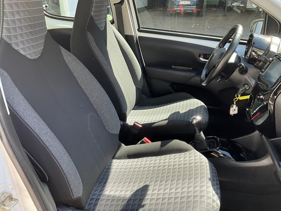 Peugeot 108 1,0 e-VTi 72 Selection Tech 5d