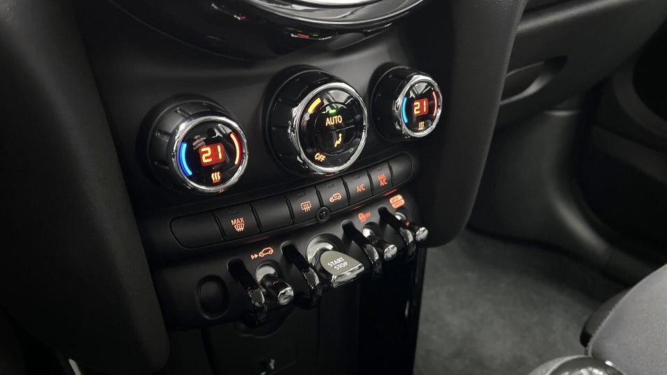 MINI Cooper SE Essential 3d