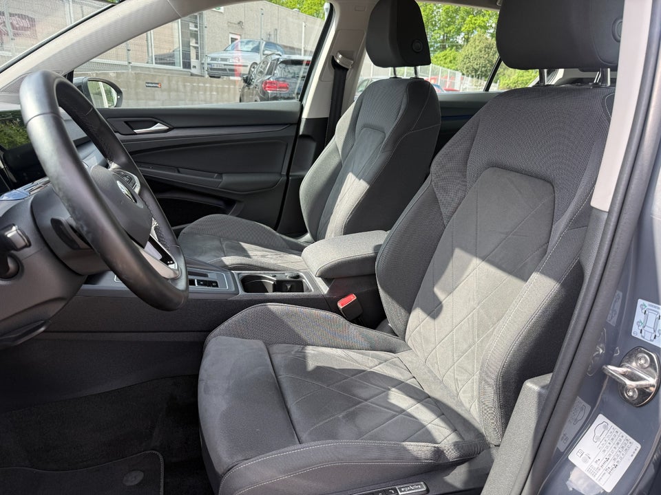 VW Golf VIII 1,4 eHybrid DSG 5d