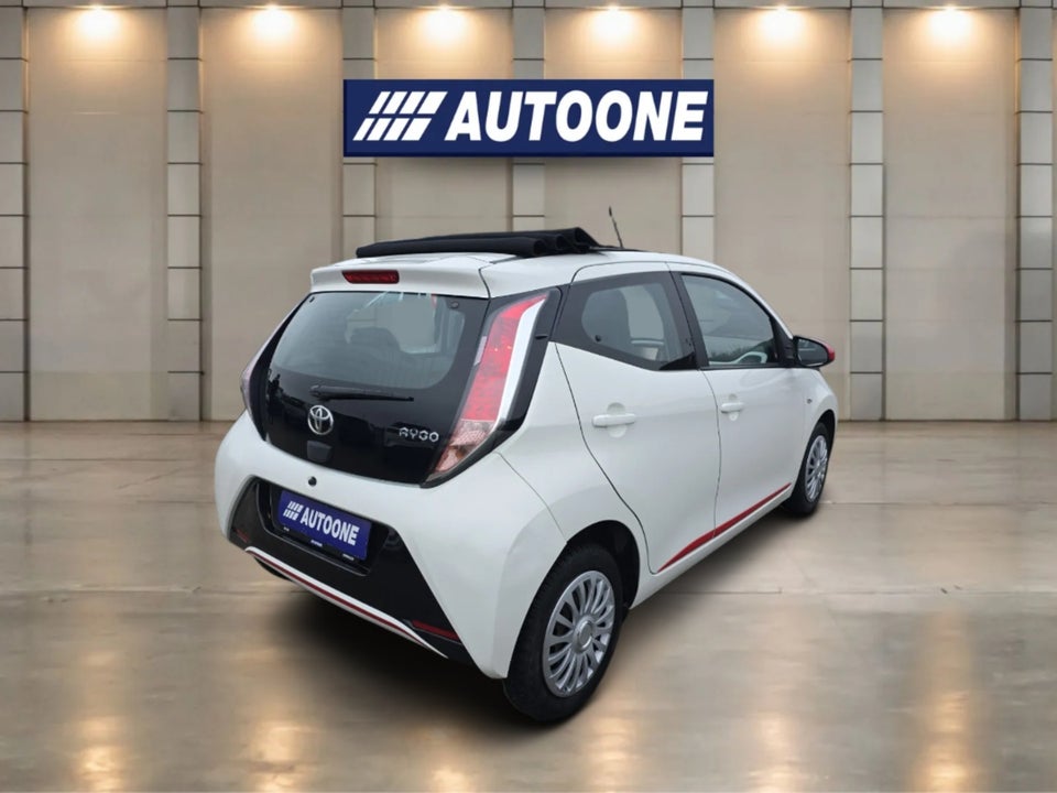 Toyota Aygo 1,0 VVT-i x-wave Sky 5d