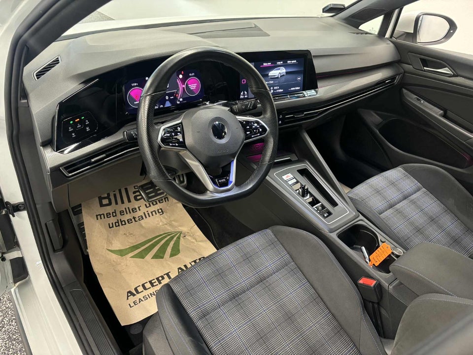 VW Golf VIII 1,4 GTE DSG 5d