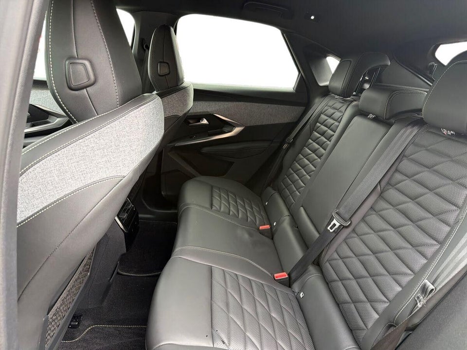Peugeot e-3008 77 GT Pack 5d