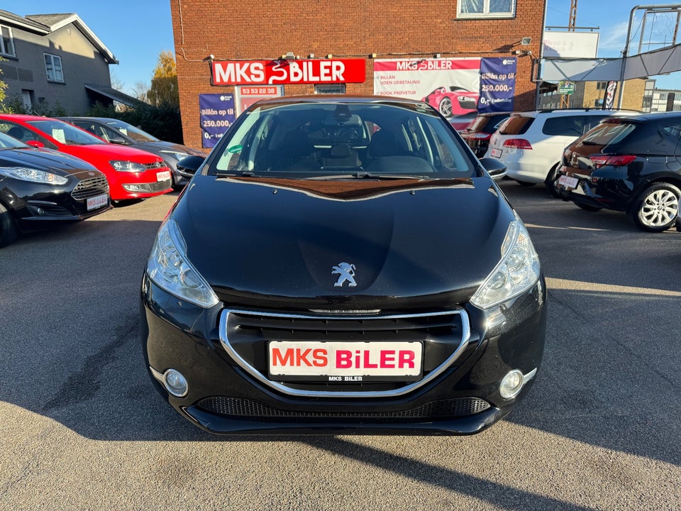 Peugeot 208 1,2 VTi Allure Sky 5d