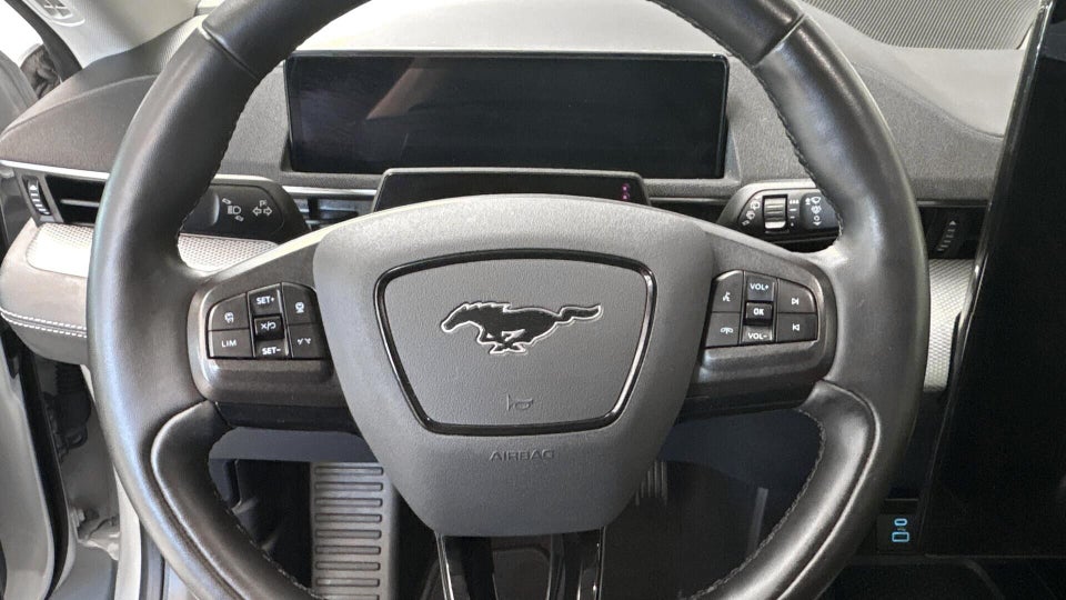 Ford Mustang Mach-E 68 Standard Range 5d