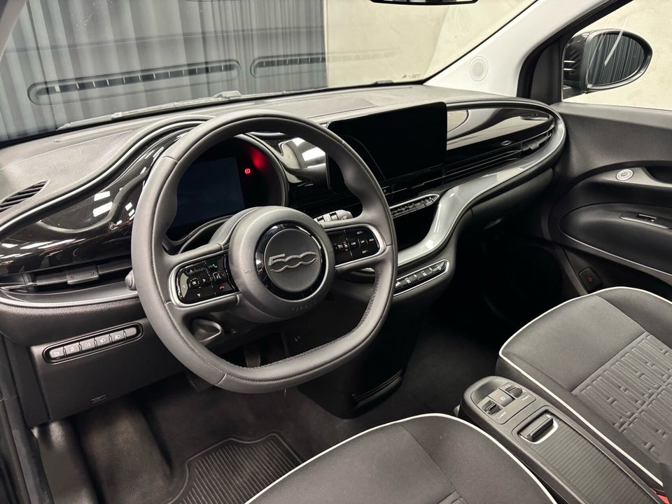 Fiat 500e 42 Icon 3+1 4d