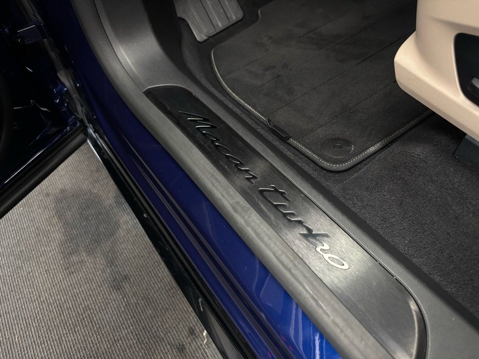Porsche Macan Turbo 5d