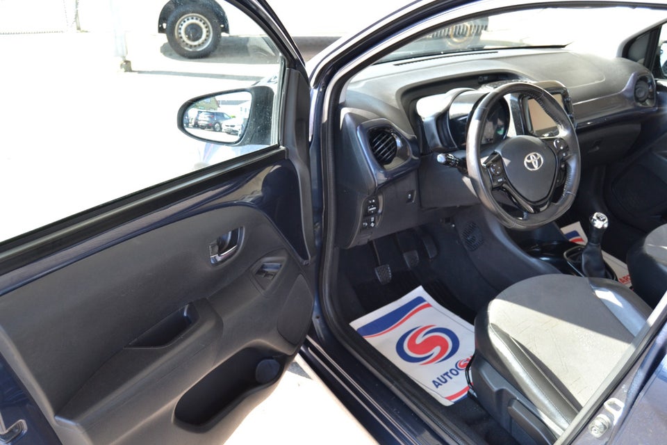 Toyota Aygo 1,0 VVT-i x-wave Sky 5d