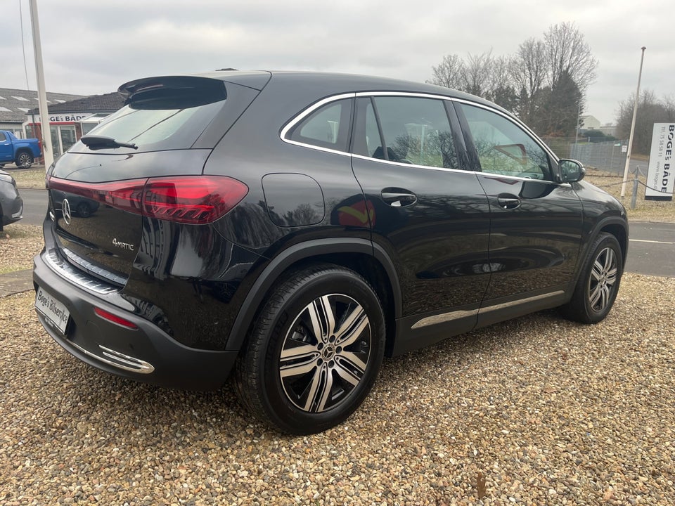 Mercedes EQA300 Progressive 4Matic 5d