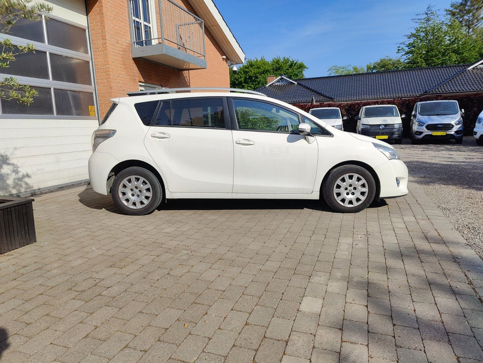 Toyota Sportsvan 1,6 D-4D T2 Vision 5d