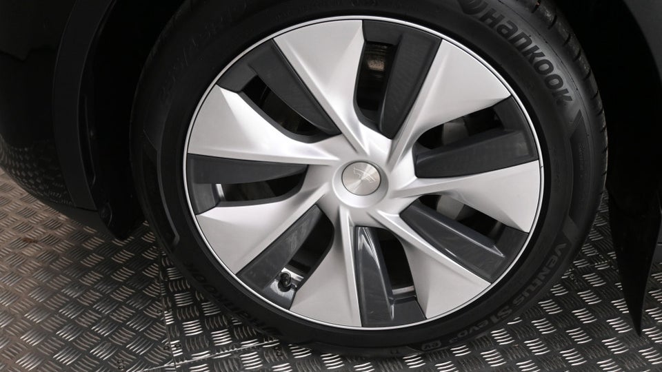 Tesla Model Y Long Range AWD 5d