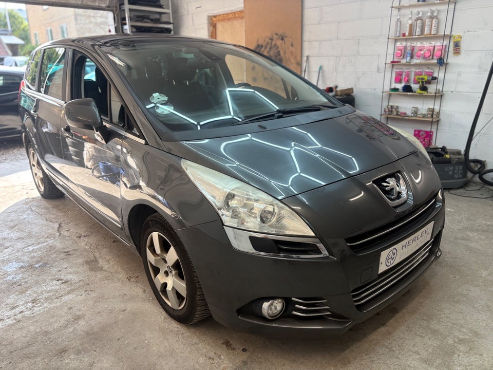 Peugeot 5008 1,6 HDi 110 Premium 7prs 5d