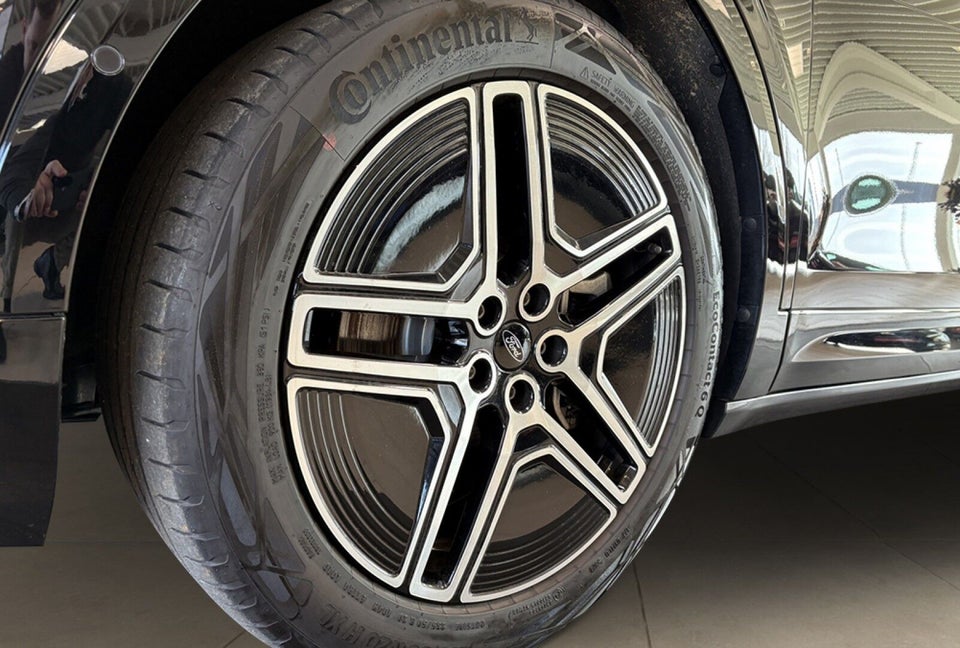 Ford Capri 77 Premium Extended Range 5d