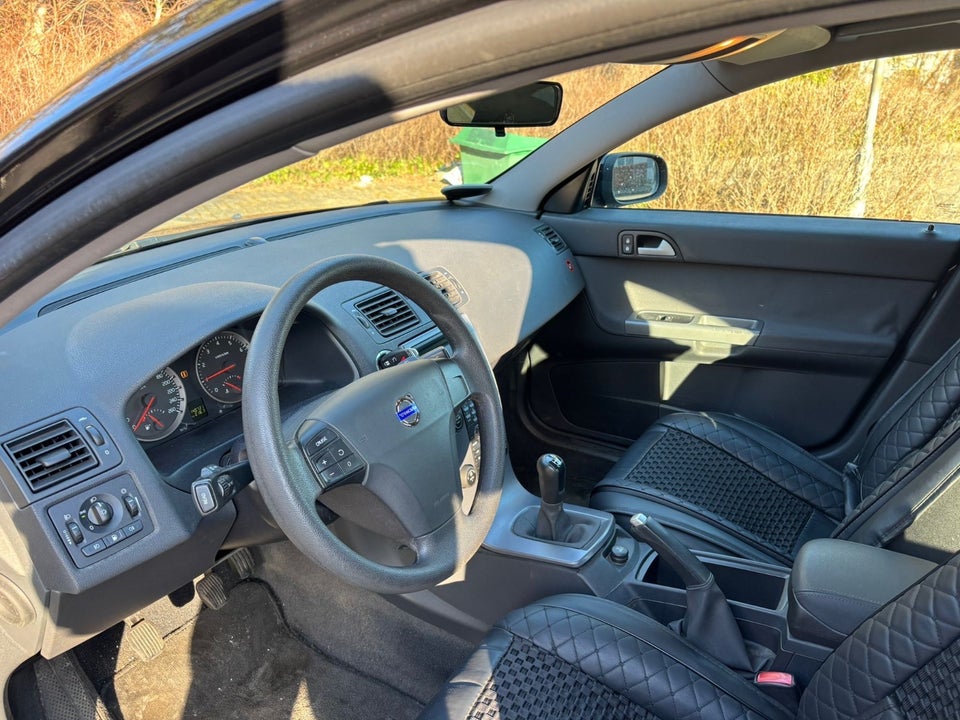 Volvo S40 1,8 Kinetic 4d