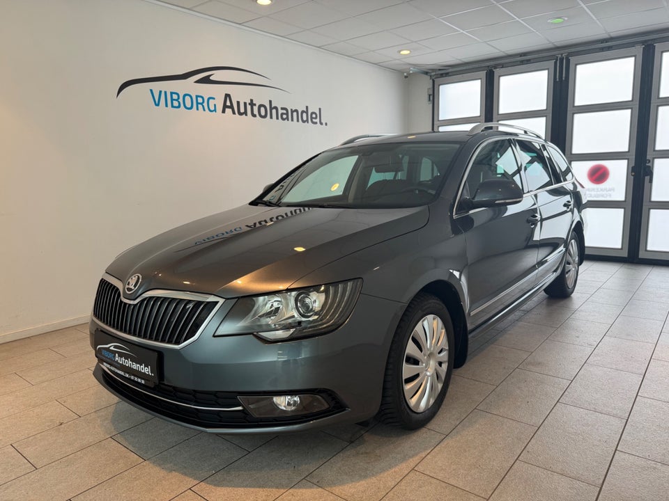 Skoda Superb 2,0 TDi 140 Elegance Combi 5d