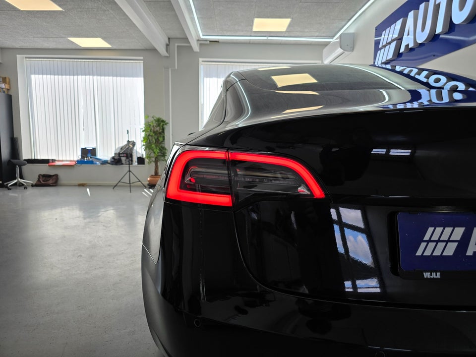 Tesla Model 3 Standard Range+ RWD 4d