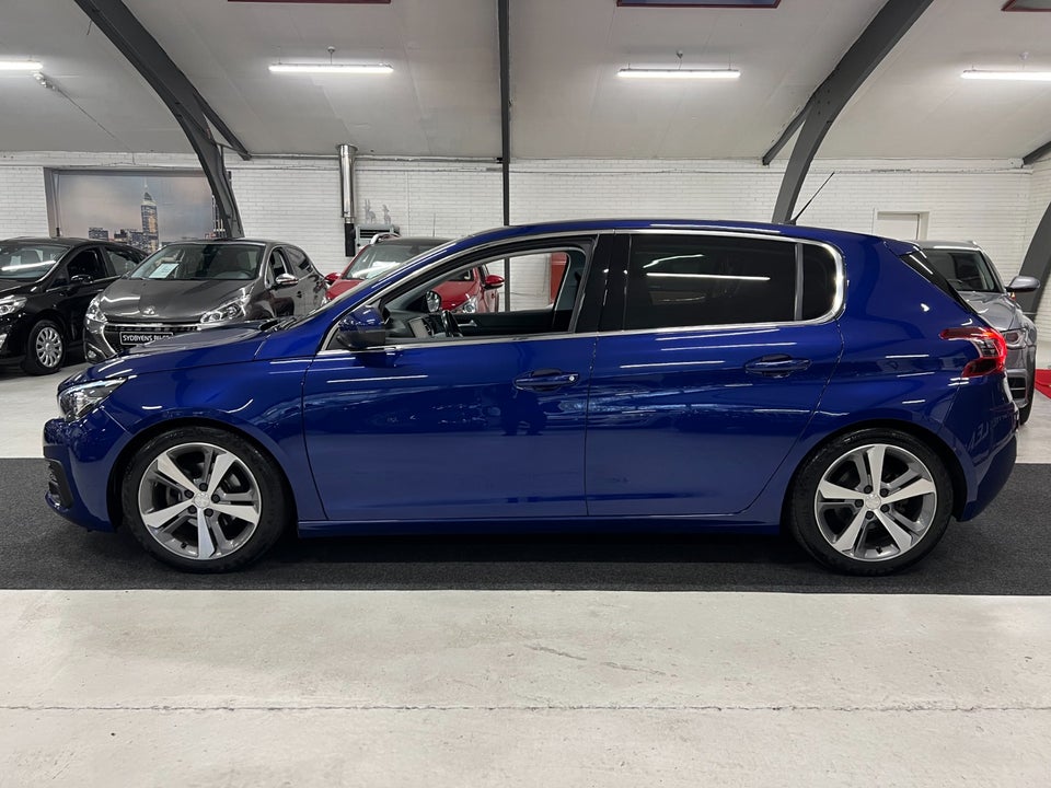 Peugeot 308 1,5 BlueHDi 130 Selection Sky EAT8 5d